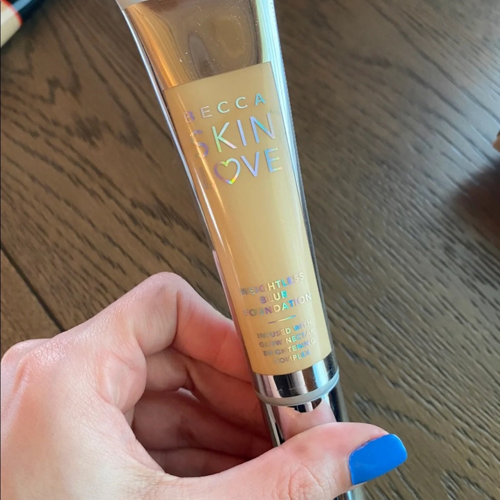 Becca Weightless Blur Foundation